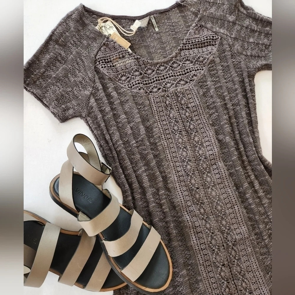 NWT || MONORENO || textured, lacy t shirt